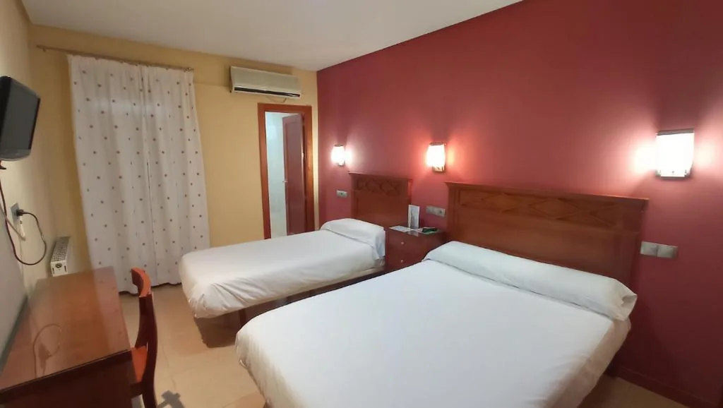 Driepersoonskamer met balkon — Pensión Restaurante Casablanca