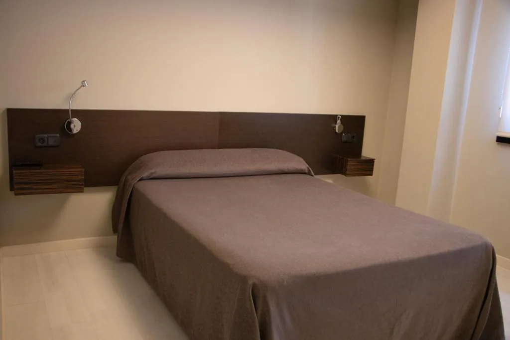 Large Single Room — PENSIÓN RESTAURANTE "O RETIRO "