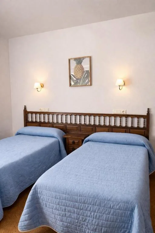 Habitación Triple con baño privado — Pensión Rey