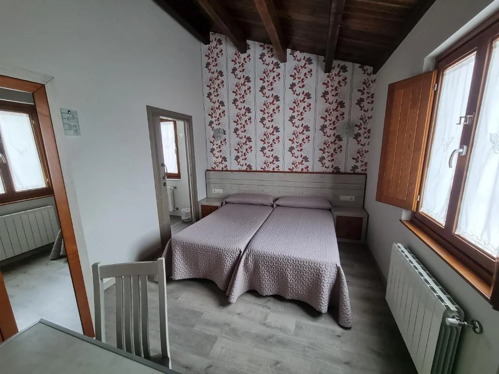 Standard-Doppelzimmer mit Gartenblick – 2 Betten — Pensión Ribadiso