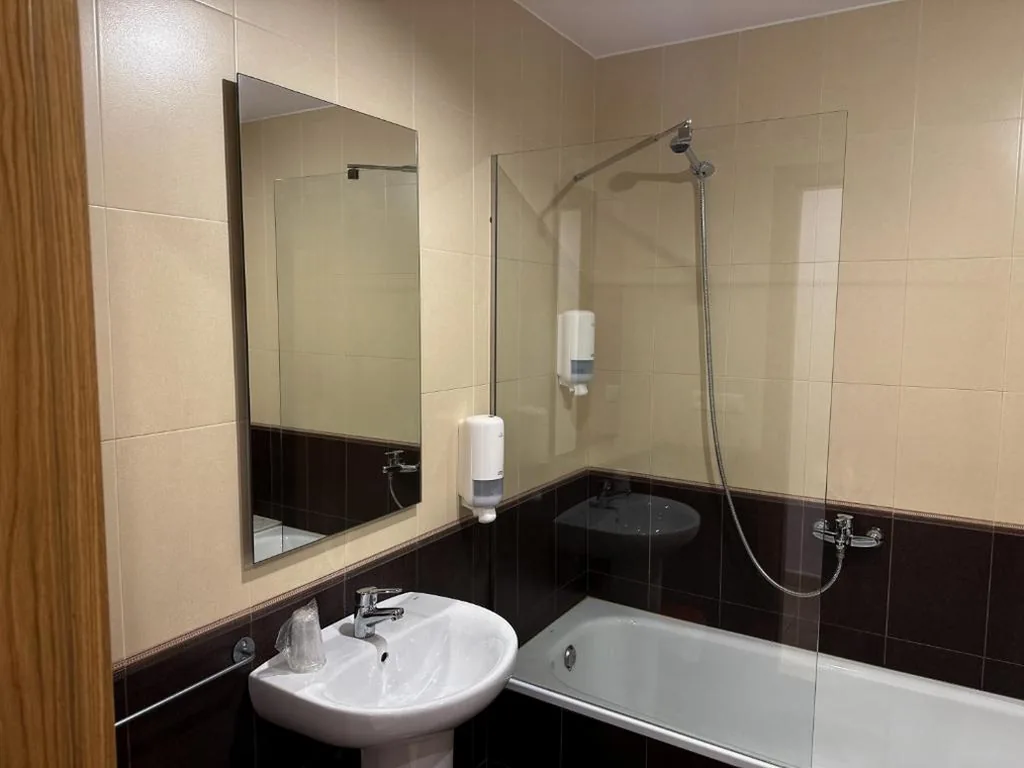 Doppelzimmer – 2 Betten — Pensión Río Sarria