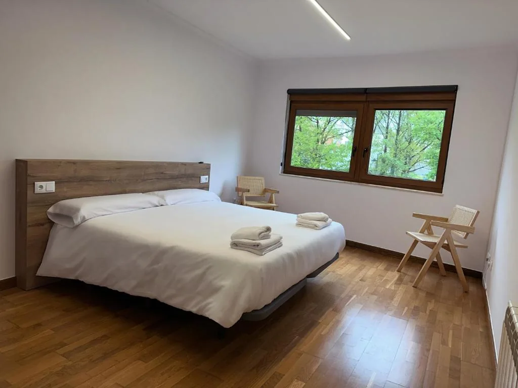 Doppelzimmer mit eigenem Bad — Pensión Río Sarria