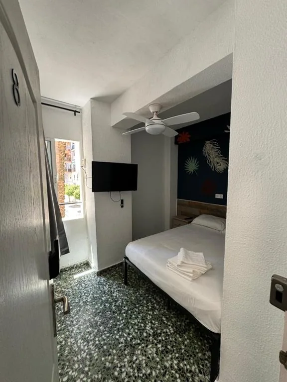 Chambre double avec salle de bains commune — Pension RIOKA CALPE