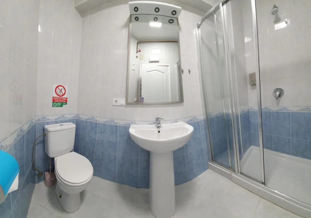 Chambre individuelle avec salle de bains commune — Pension RIOKA CALPE