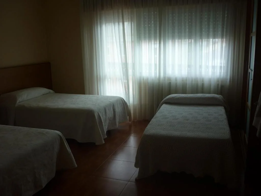 Dreibettzimmer mit Balkon — Pensión Risco