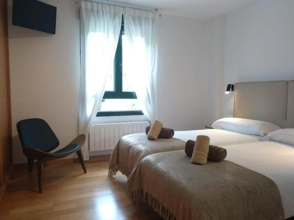 Camera doppia con bagno privato - 2 letti — PENSION ROSELLA