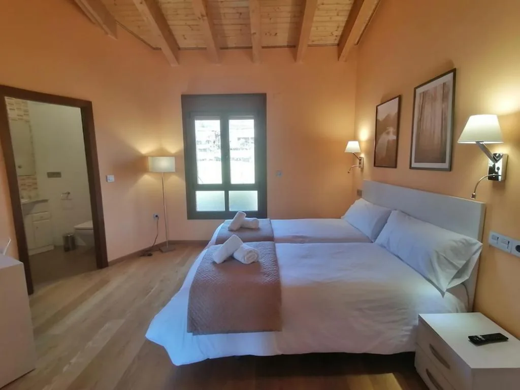 Doppelzimmer mit eigenem Bad — PENSIÓN RÚSTICA SANTA MARIÑA DA PONTE