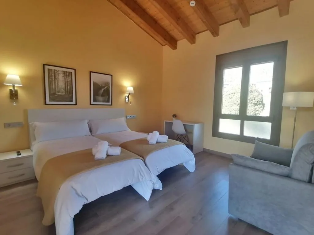 Doppelzimmer mit Zustellbett — PENSIÓN RÚSTICA SANTA MARIÑA DA PONTE