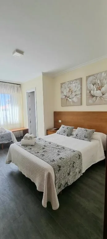 Habitación Triple con baño privado — Pensión San Antón