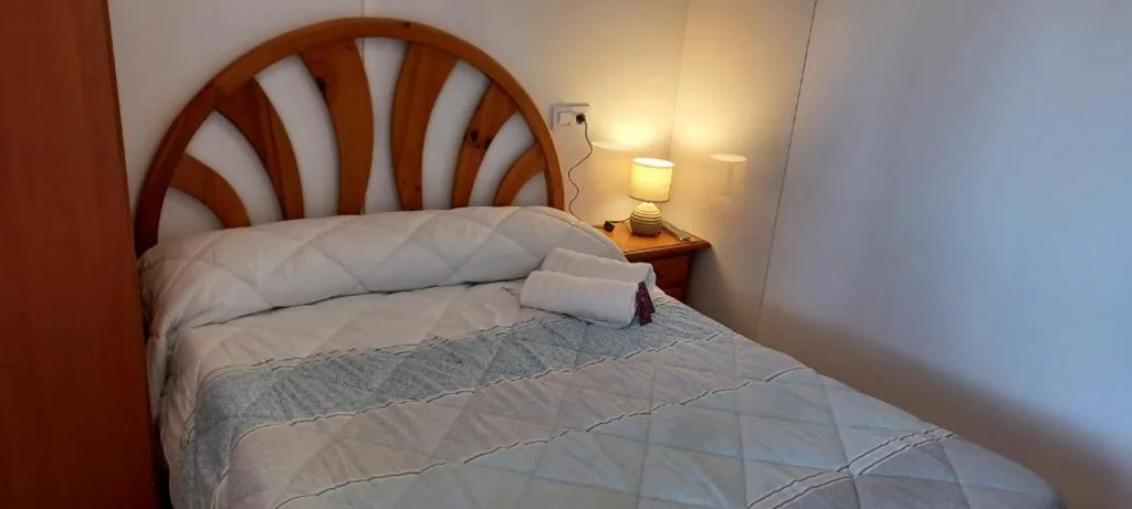 Habitación con cama grande — Pensión San Cristóbal by Bossh! Hotels
