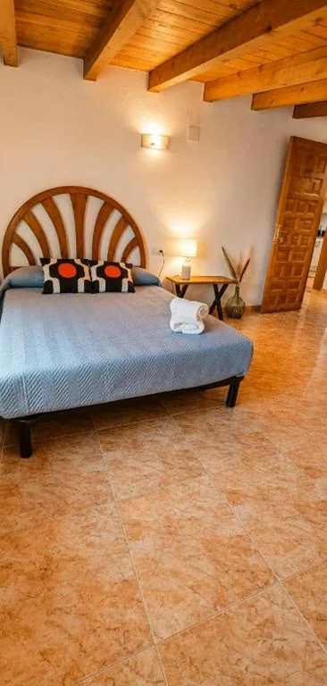 Habitación Doble con baño compartido - 2 camas — Pensión San Cristóbal by Bossh! Hotels