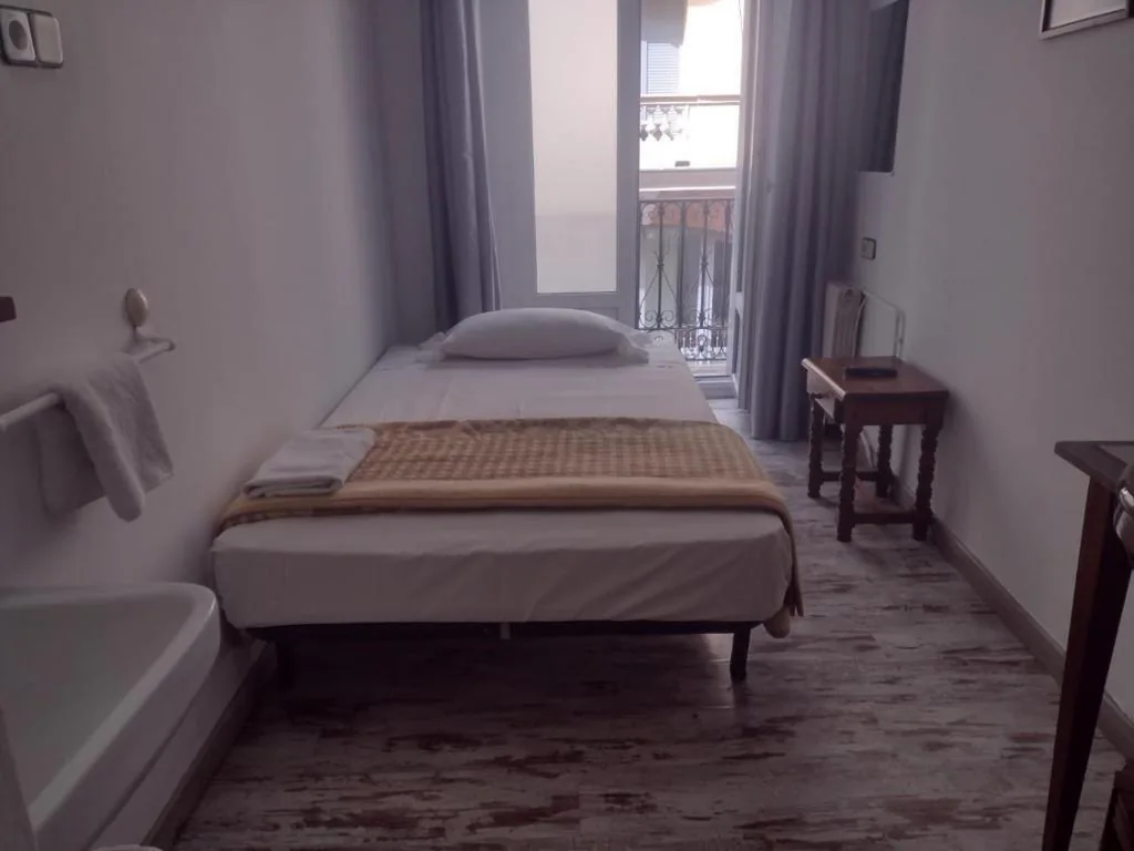 Chambre individuelle avec salle de bains commune — Pensión San Isidro