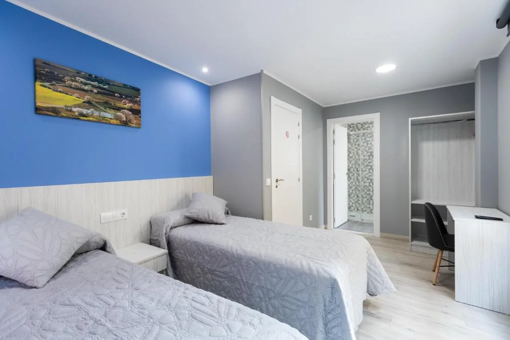 Tweepersoonskamer met eigen badkamer - 2 bedden — Pensión San Lorenzo 2
