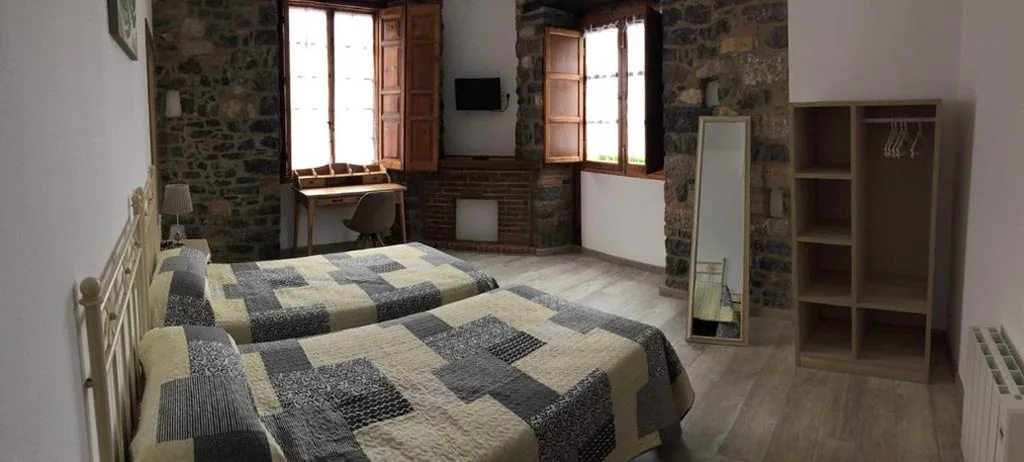 Tweepersoonskamer met 2 bedden — Pensión San Pelayo 10
