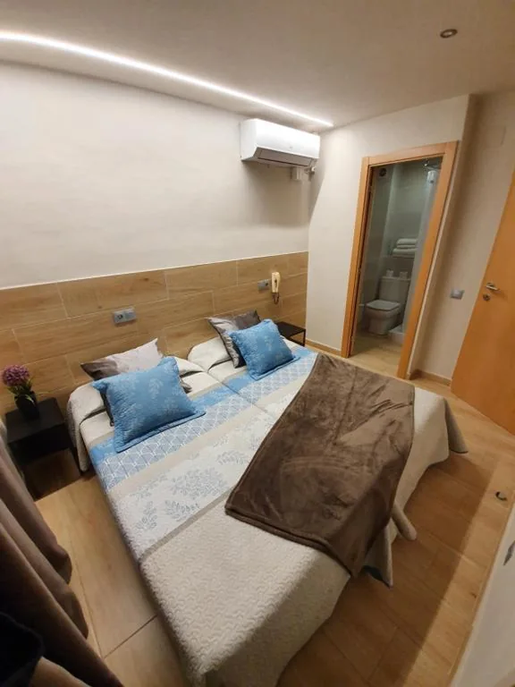 Habitación Doble con baño - 2 camas — Pensión San Ramón