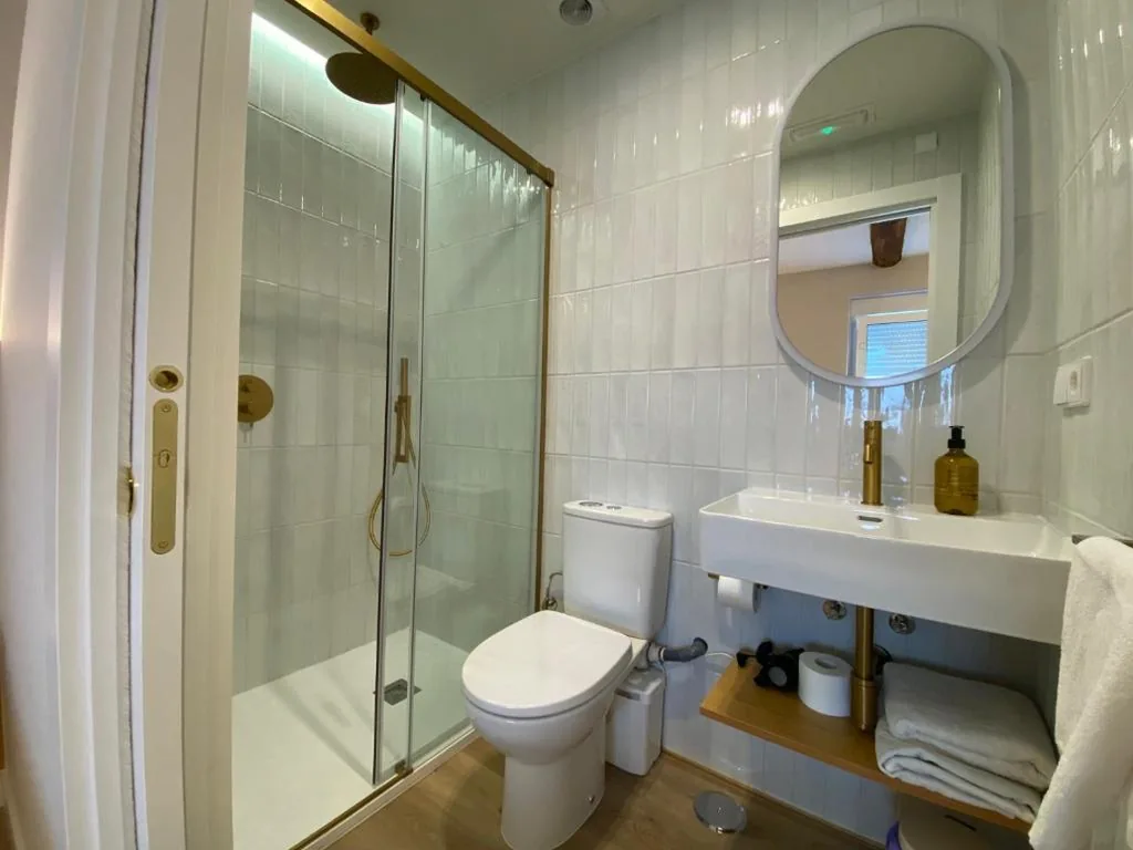 Habitación Doble con baño privado — PENSIÓN SANTA CLARA