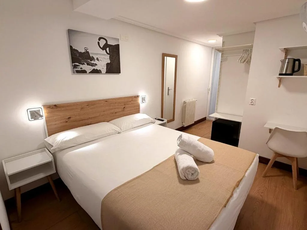 Quarto Duplo com casa de banho privativa — Pensión Santa Clara