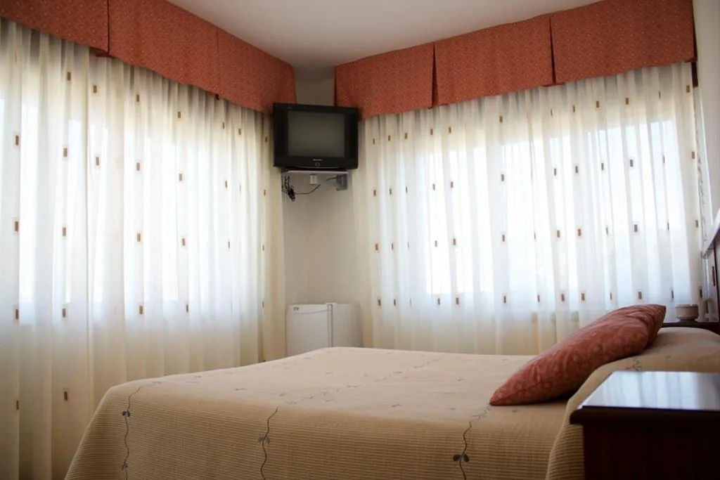Doppelzimmer mit eigenem Bad — Pension Santos