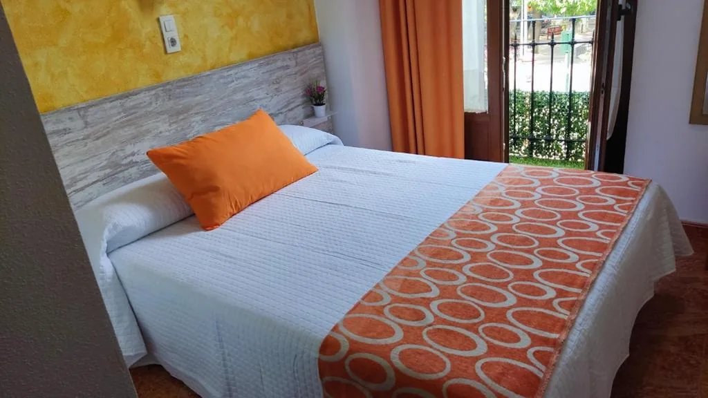 Chambre double avec balcon - 1 ou 2 lits — Pension Segura