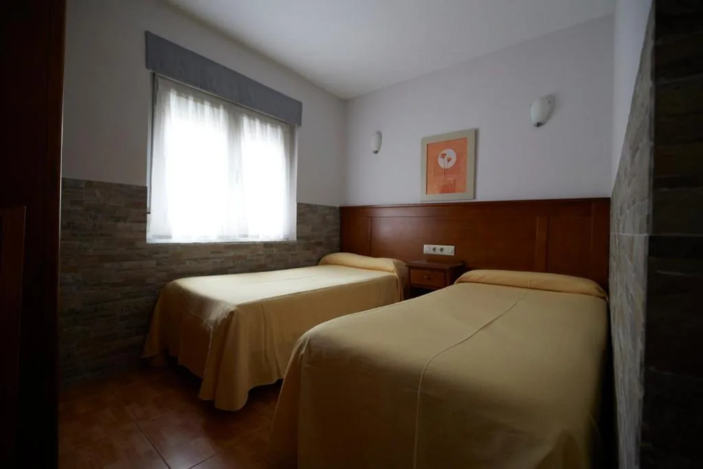 Tweepersoonskamer met 2 bedden — Pensión Serafín