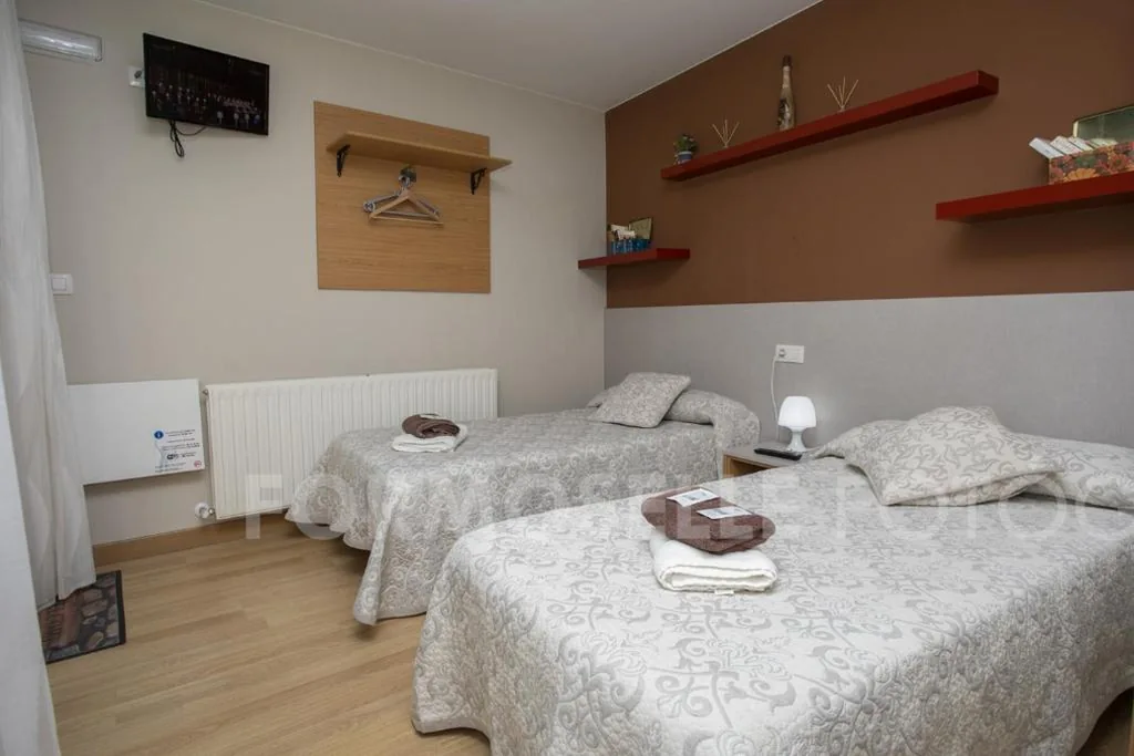 Habitación Doble con baño privado - 2 camas — Pension Siete en el Camino