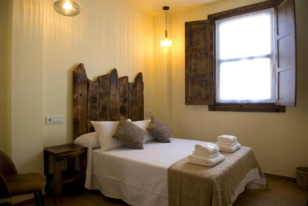 Chambre double avec salle de bains privative — PENSION SOBRADO