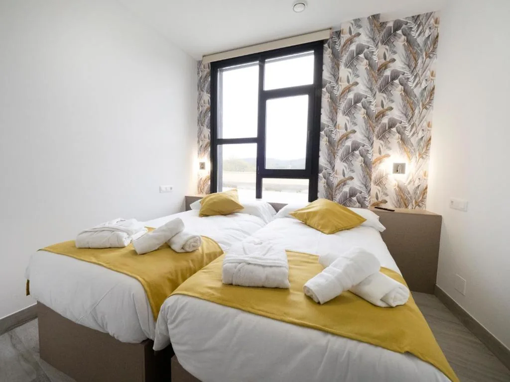 Habitación Doble Estándar con baño compartido y acceso al spa — Pensión Spa Cruceiro de Pedrouzo