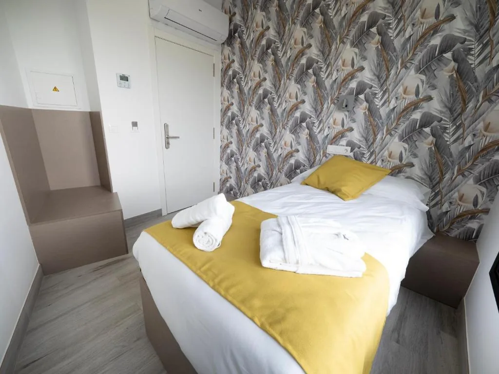 Habitación Individual Estándar con baño compartido y acceso al spa — Pensión Spa Cruceiro de Pedrouzo