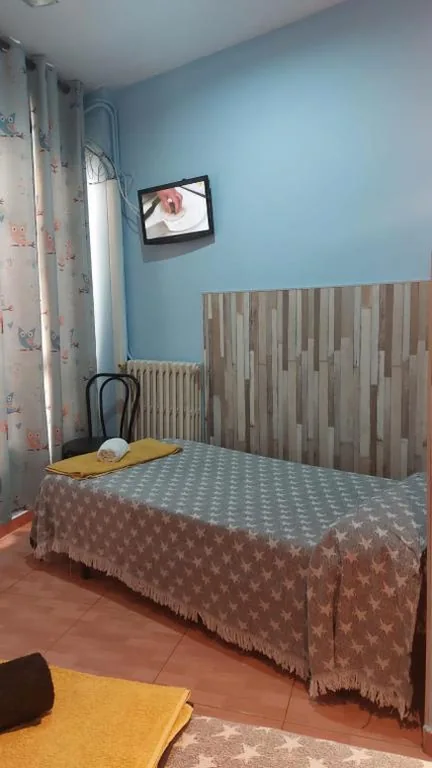 Comfortdriepersoonskamer met douche — Pension Suiza