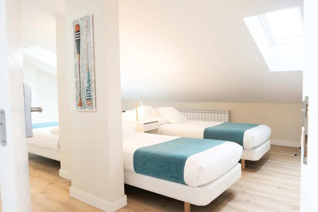Habitación Cuádruple con ducha - Ático — Pensión Txiki Polit