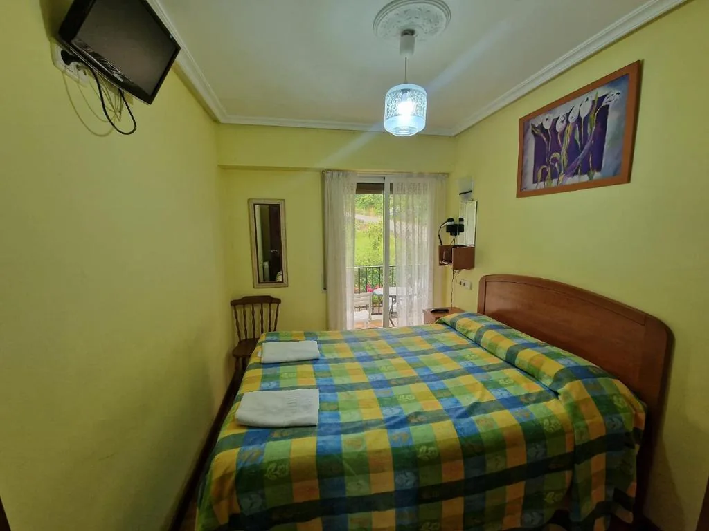 Quarto Individual com casa de banho partilhada — Pensión Tximistarri - Auto Check-in