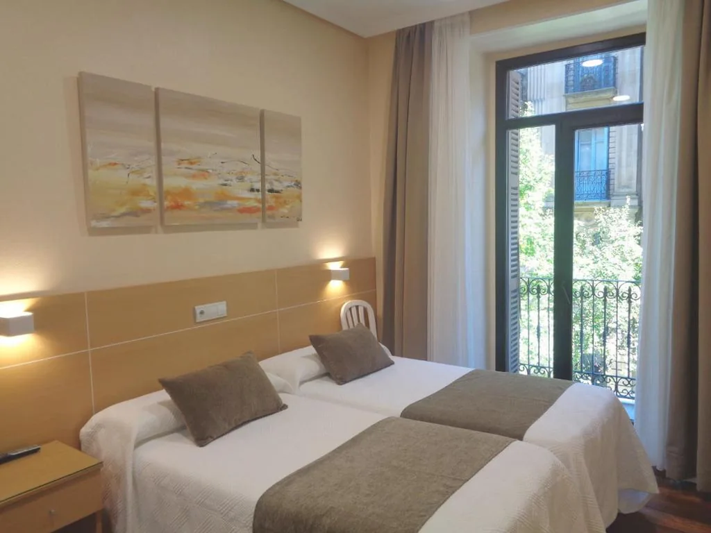 Chambre avec vue sur la ville - 2 lits — Pensión Urumea