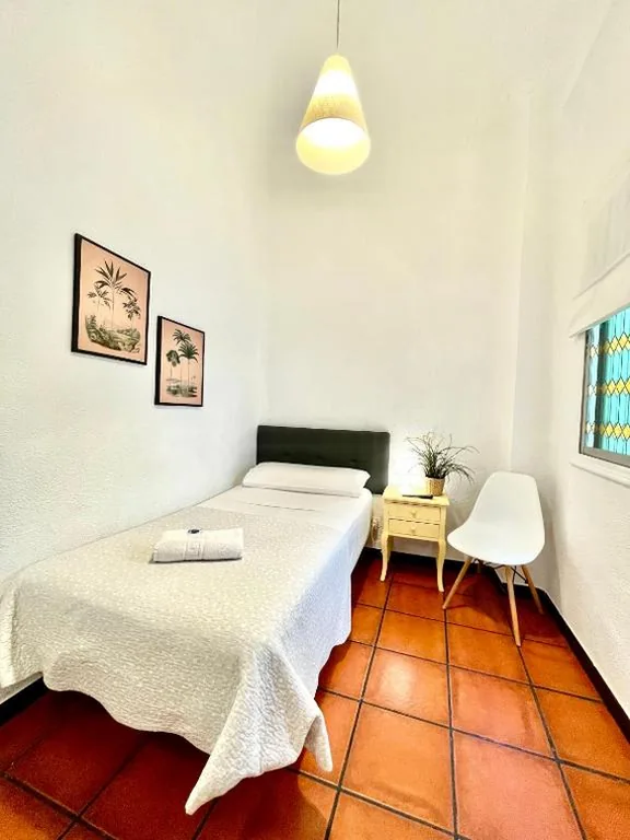 Habitación Individual con baño compartido — Pension Venecia Gomerez