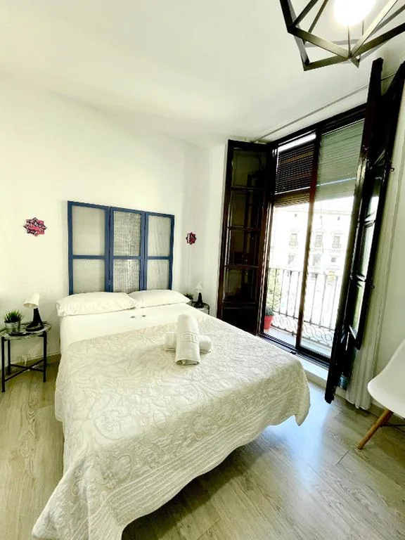 Habitación Triple con balcón — Pension Venecia Gomerez