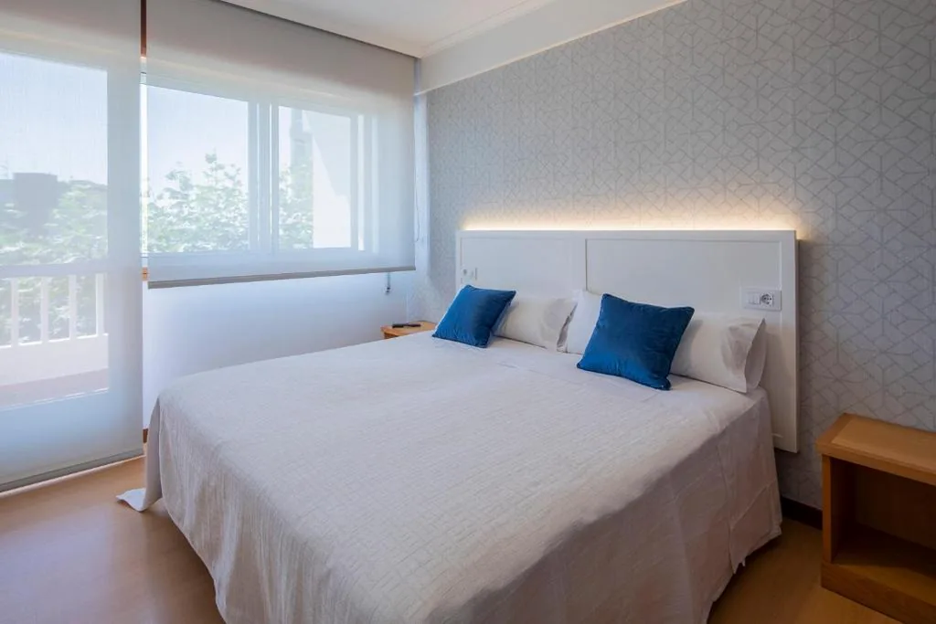 Habitación Doble Deluxe con balcón - 1 o 2 camas — Pensión Venus