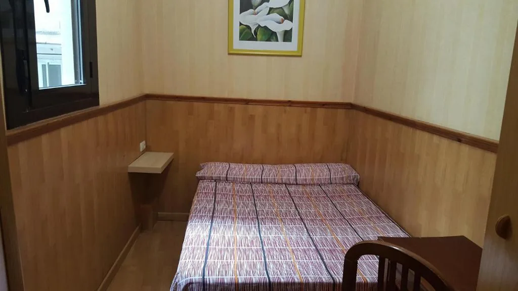 Quarto Duplo Económico com casa de banho partilhada, sem vista — Pensión Villanueva