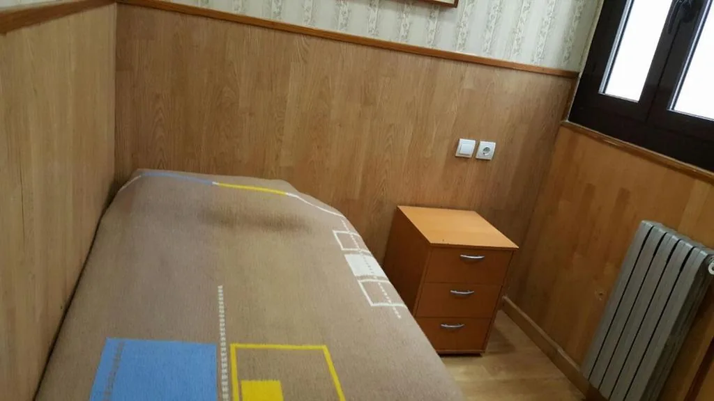 Quarto Individual com casa de banho privativa e sem vista — Pensión Villanueva