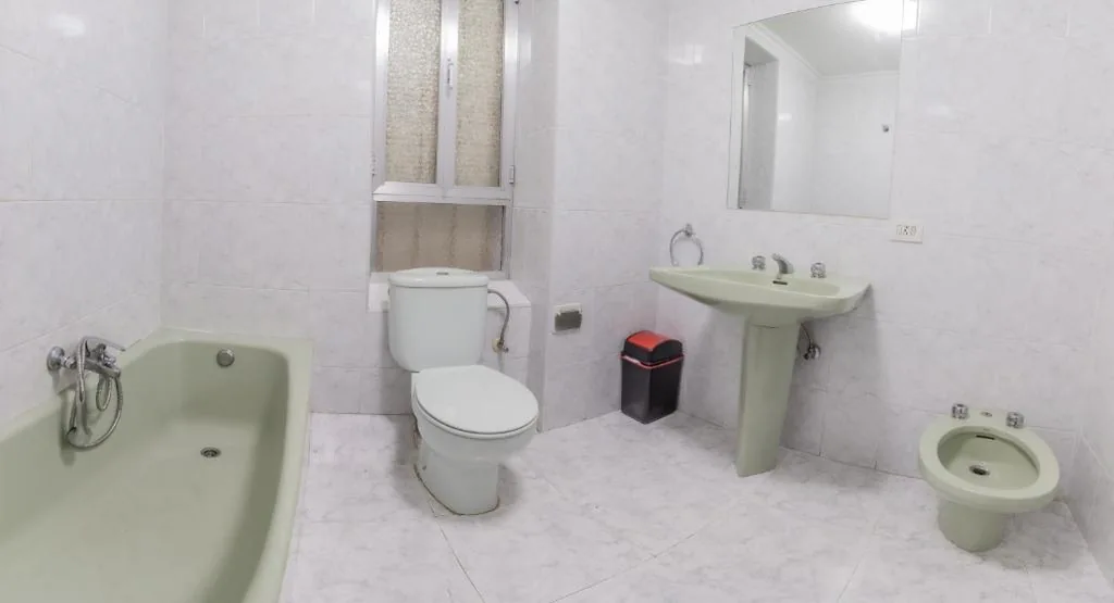 Quarto Duplo com casa de banho partilhada - 2 camas — Pensión Virginia by Vivere Stays