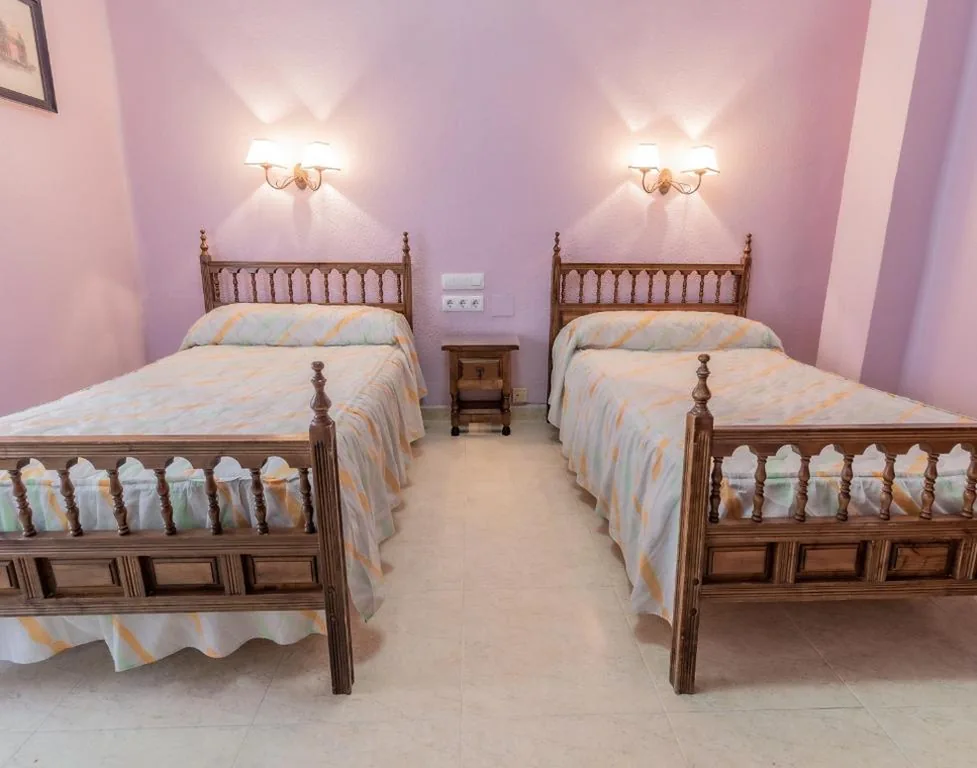 Quarto Triplo com casa de banho partilhada — Pensión Virginia by Vivere Stays