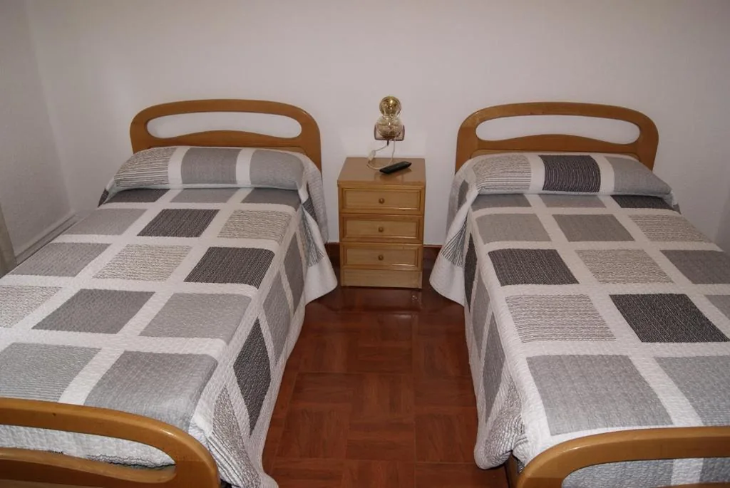 Camera doppia con bagno in comune - 1 o 2 letti — Pension Vista Alegre