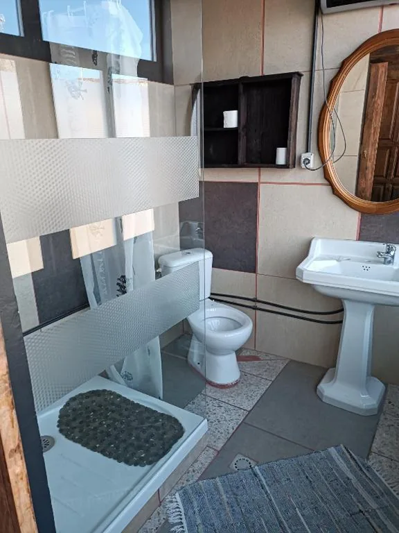 Double Room with Shared Bathroom - 2 Beds — Pensión y Albergue Matias Locanda