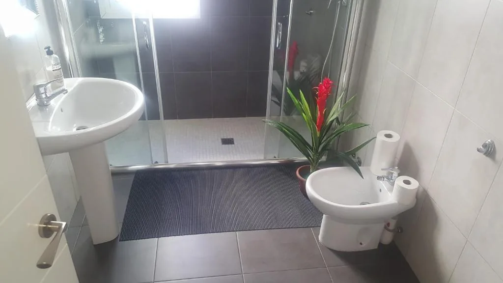 Quarto Quádruplo com casa de banho partilhada — Pension Yna Holiday