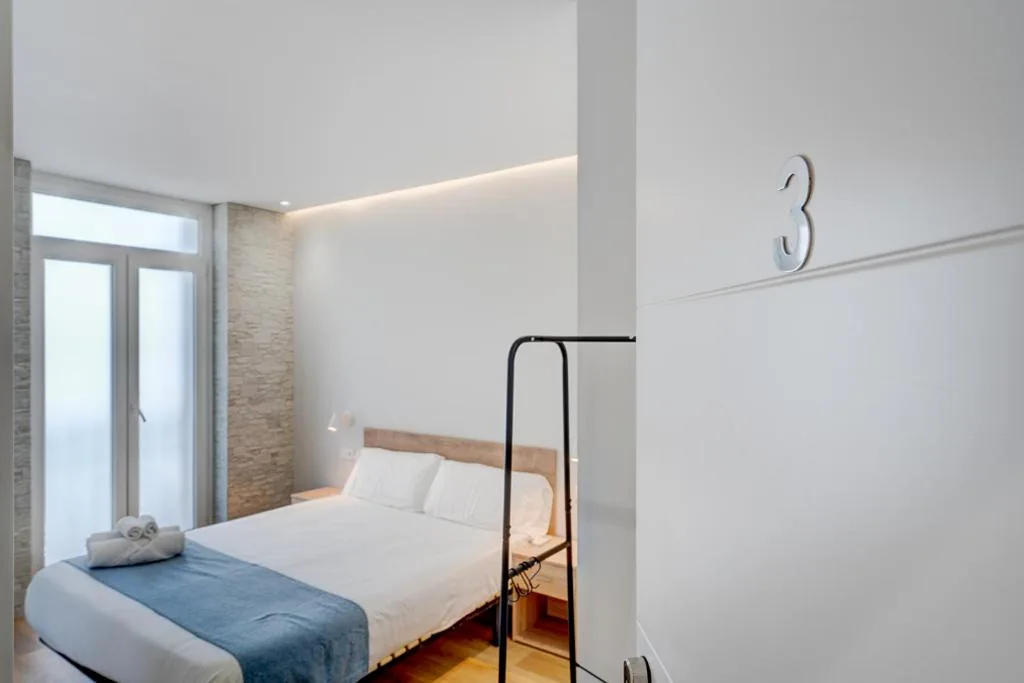 Habitación Doble Deluxe con balcón — Pension Yoldi