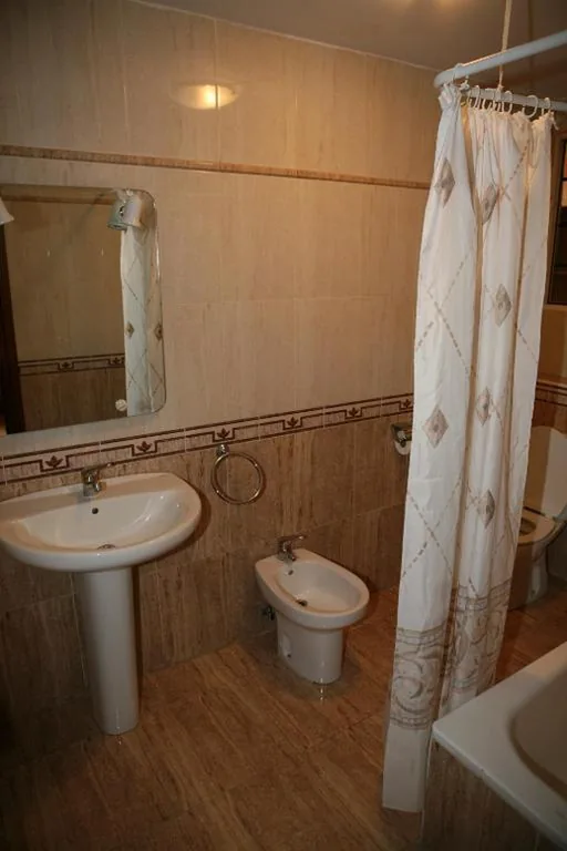 Habitación Doble con baño privado - 1 o 2 camas — Pensión Zacatin
