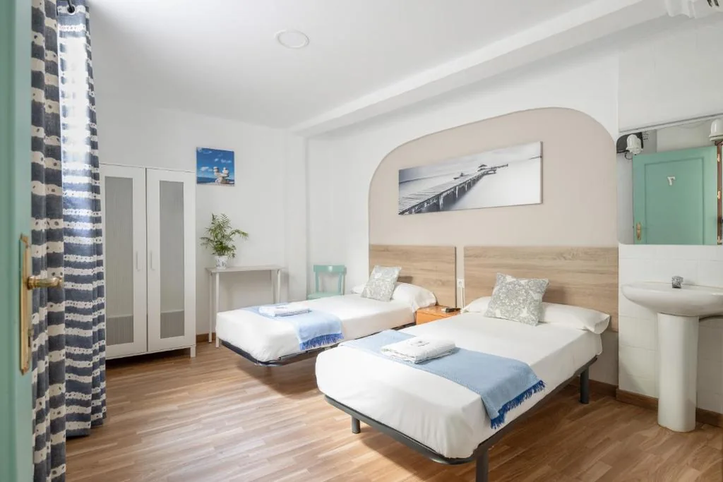 Habitación Doble Economy con vistas al interior — Pensión Zacatin