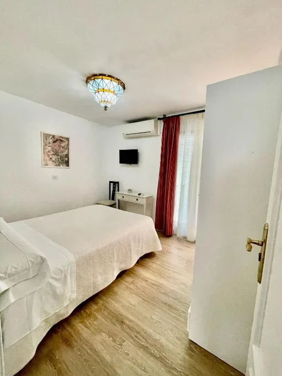 Habitación Doble con baño compartido - 1 o 2 camas — Pension Zurita