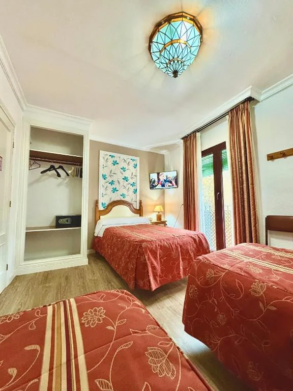 Habitación Triple con baño privado — Pension Zurita