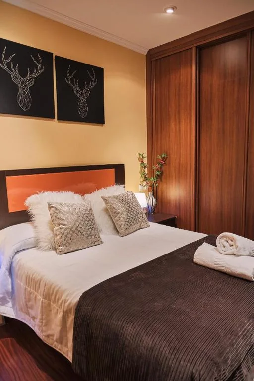 Habitación Doble con baño compartido — Peregrina Pensión 1