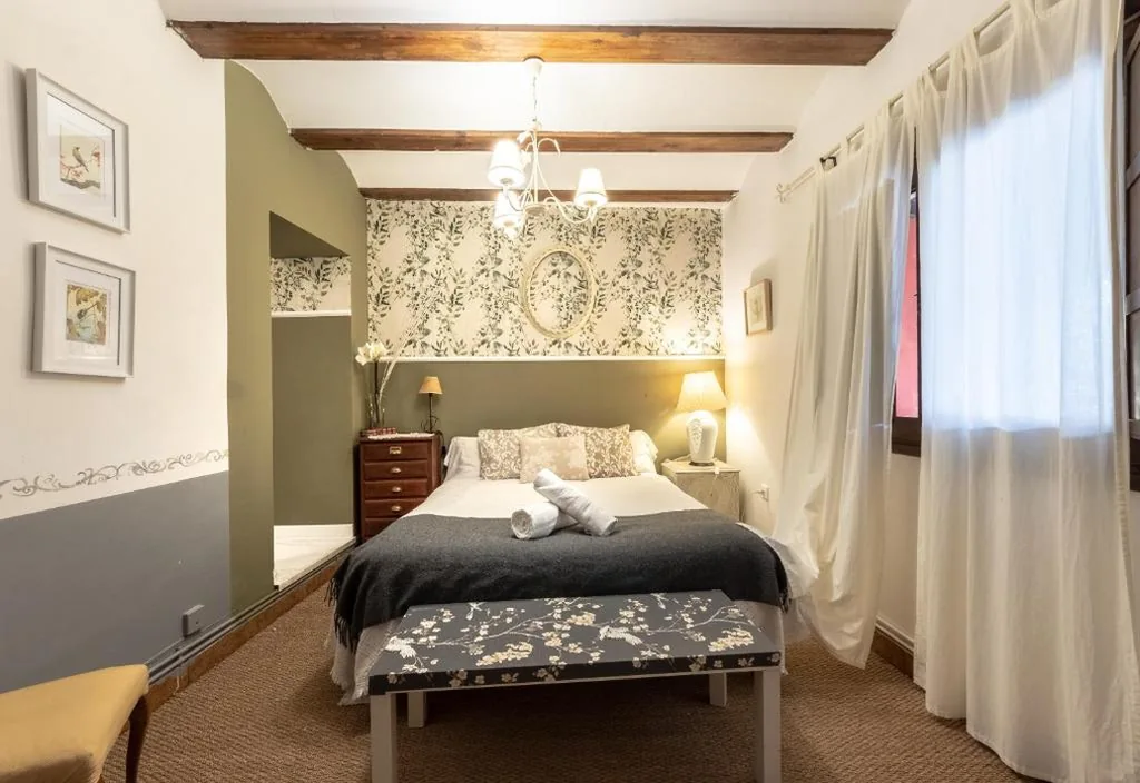 Habitación Doble con baño privado — Peregrinando, pensión con encanto