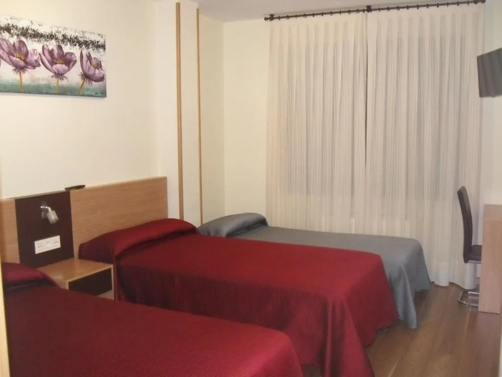 Habitación Triple con baño privado — Peregrino